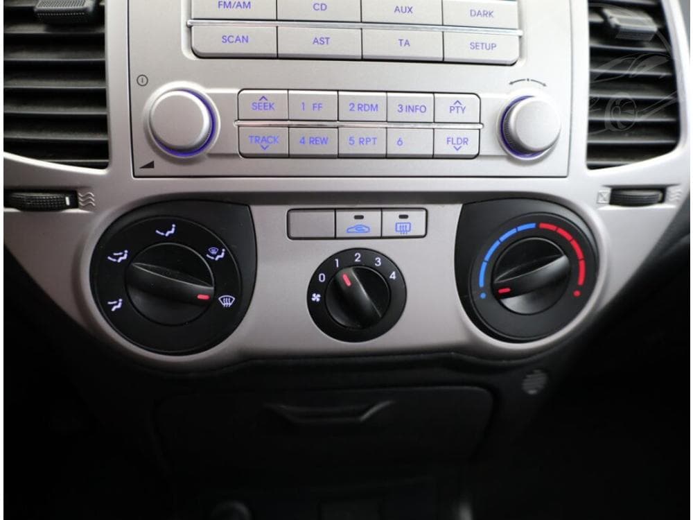 2010 Hyundai i20 - 10