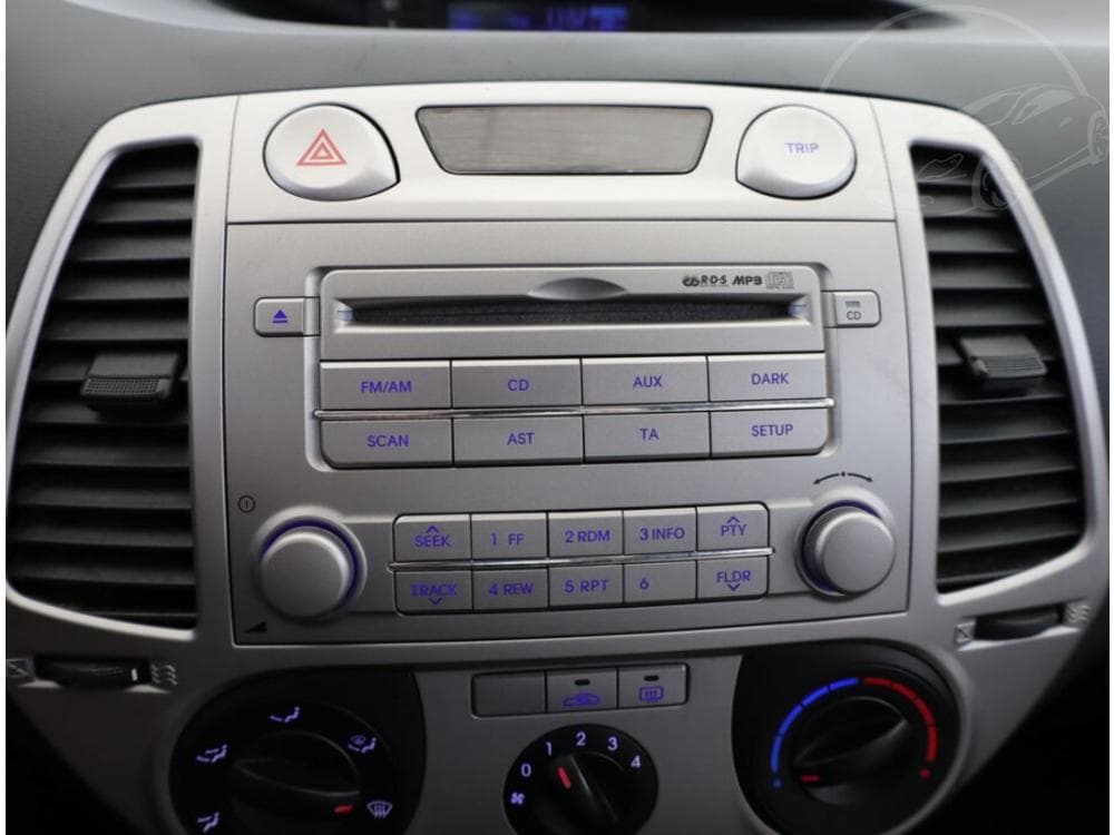 2010 Hyundai i20 - 11