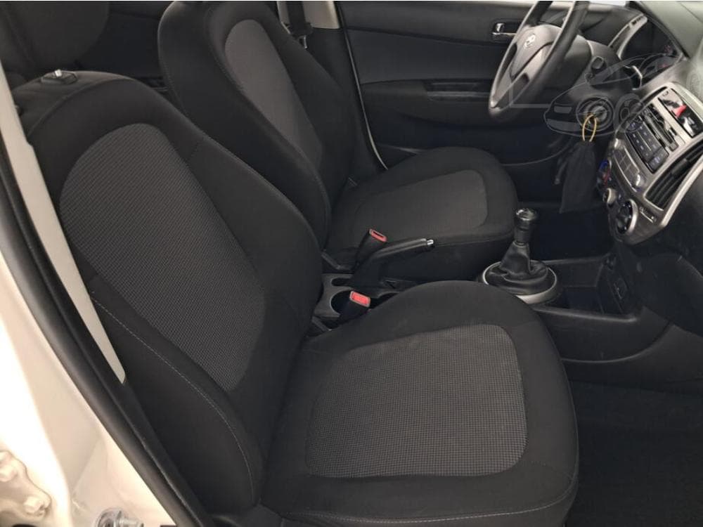 2013 Hyundai i20 - 9