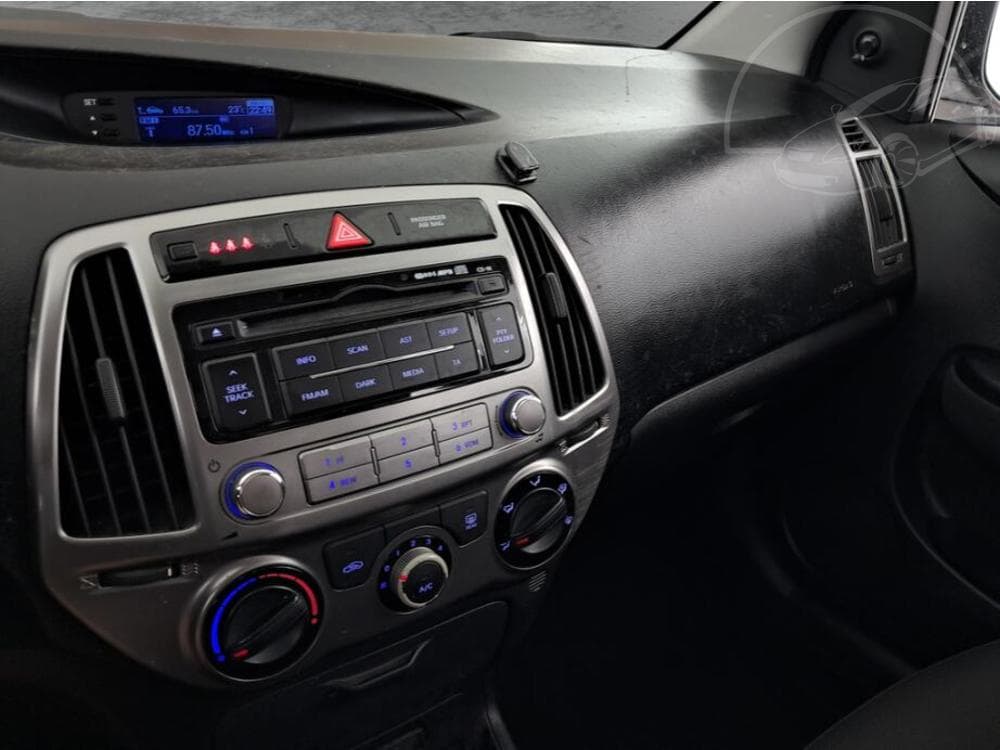 2013 Hyundai i20 - 12