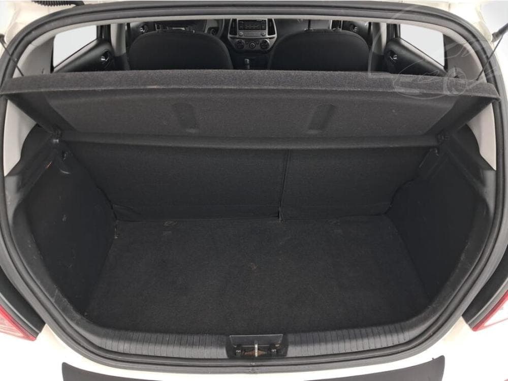2013 Hyundai i20 - 14