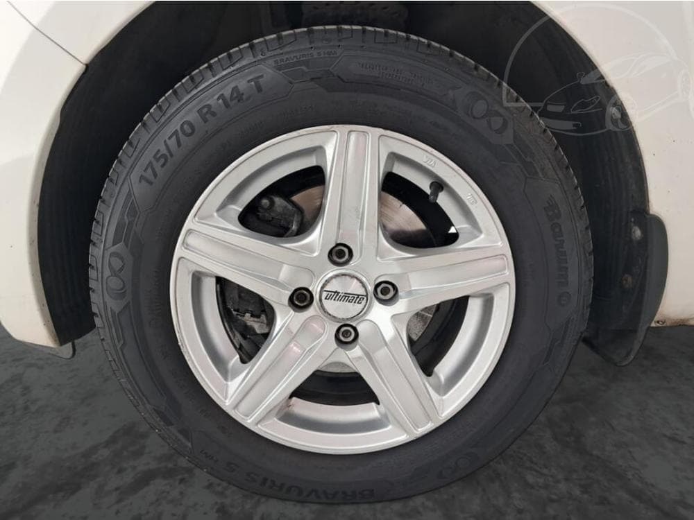 2013 Hyundai i20 - 15