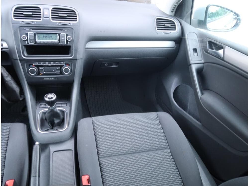 2010 Volkswagen GOLF - 8