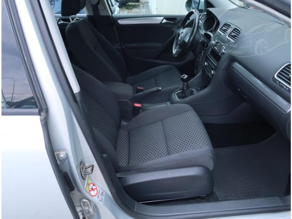 2010 Volkswagen GOLF - 9
