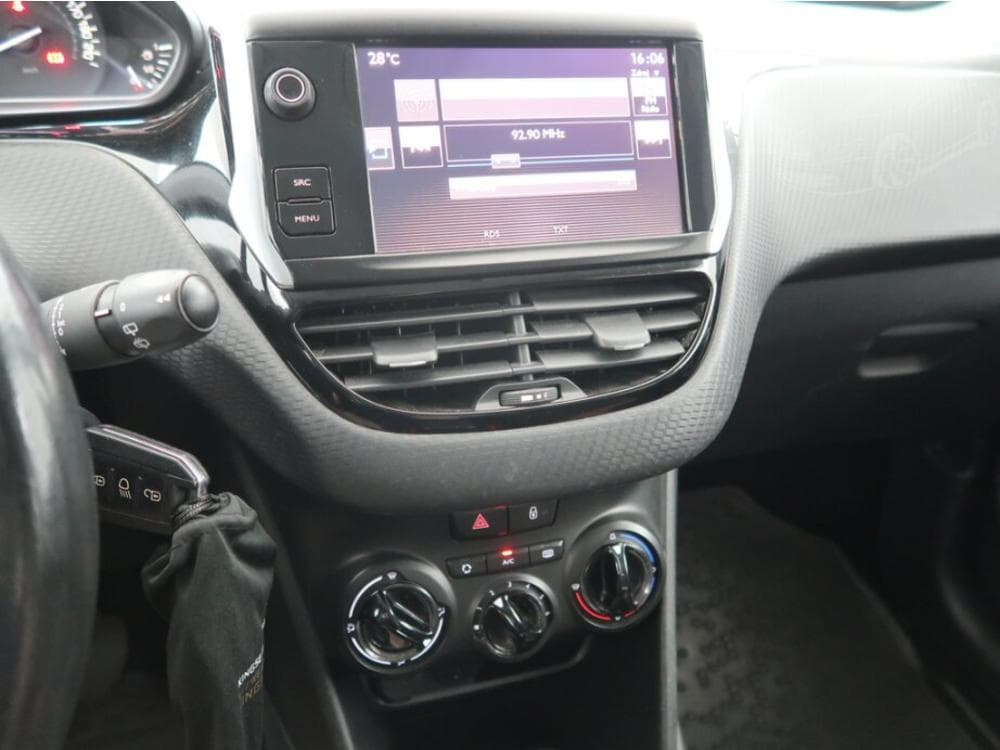 2017 Peugeot 2008 - 12