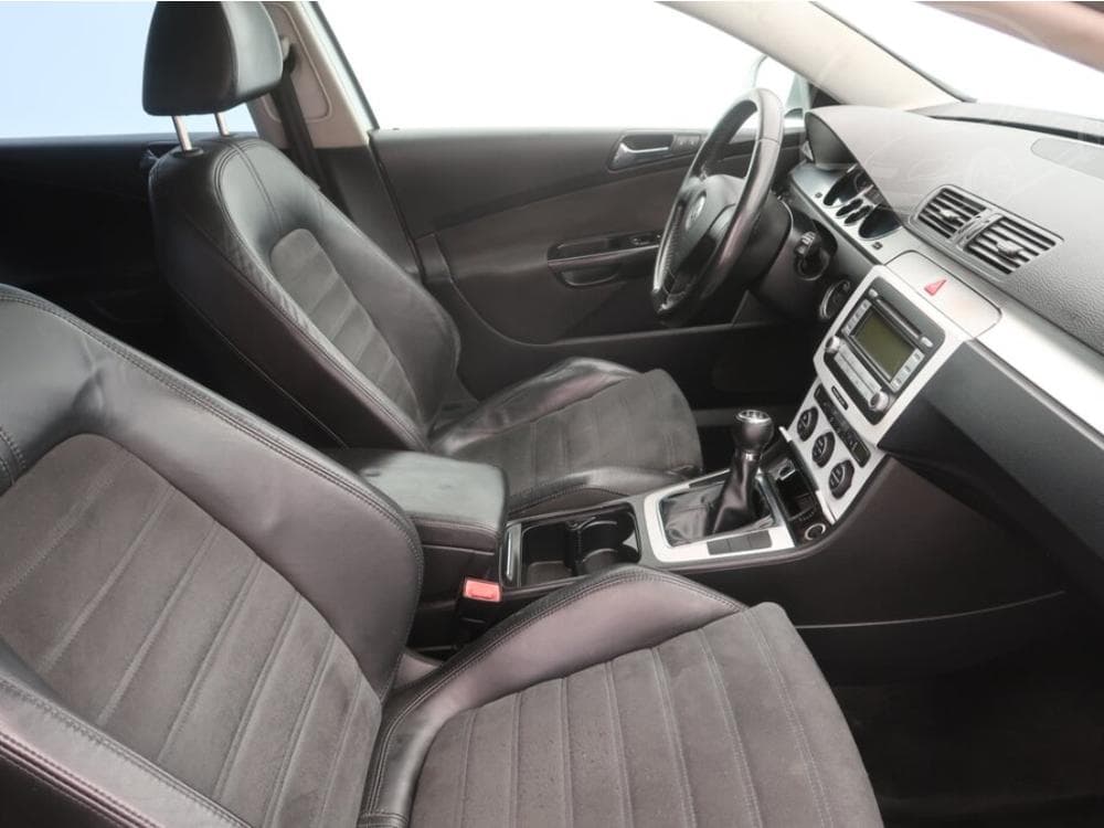 2007 Volkswagen PASSAT - 9