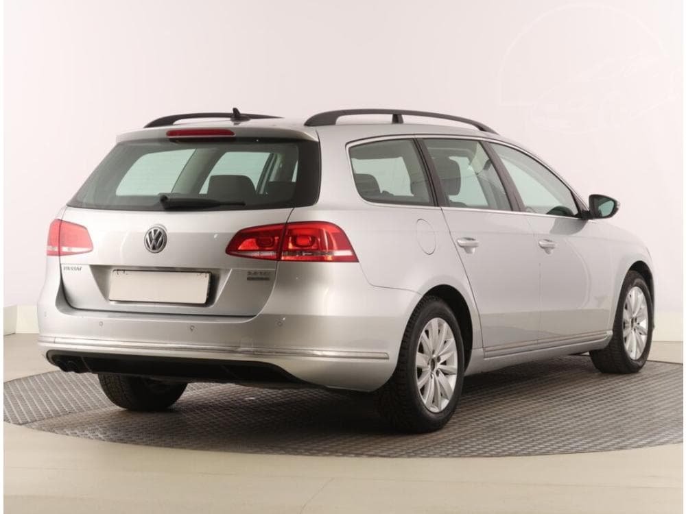 2012 Volkswagen PASSAT - 5