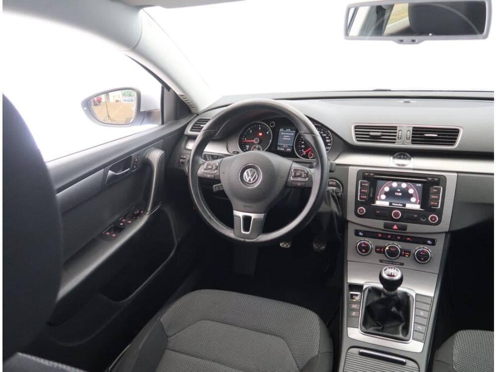 2012 Volkswagen PASSAT - 7
