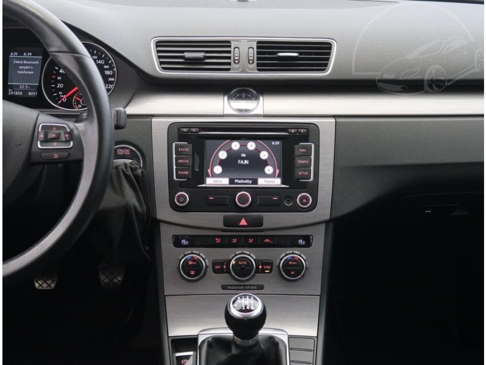 2012 Volkswagen PASSAT - 12