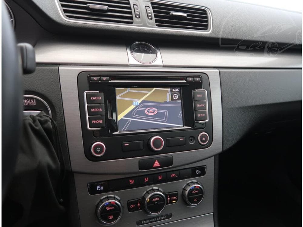 2012 Volkswagen PASSAT - 13