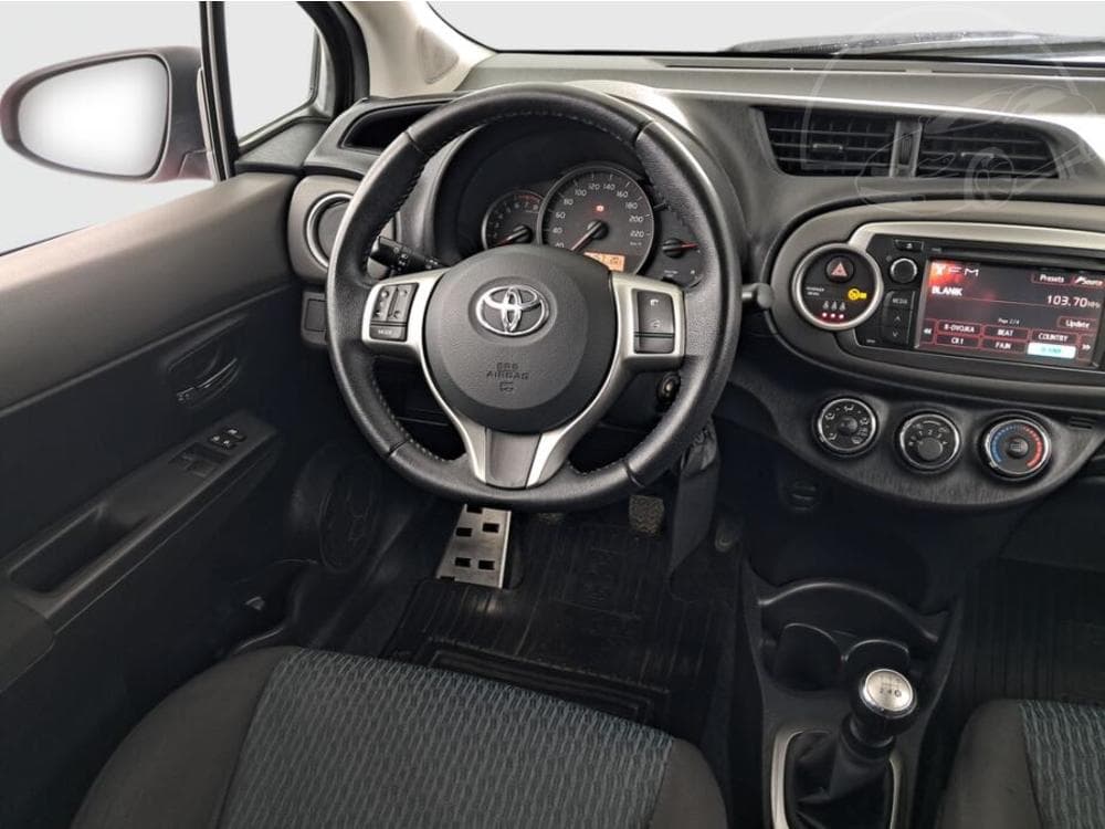 2011 Toyota YARIS - 7