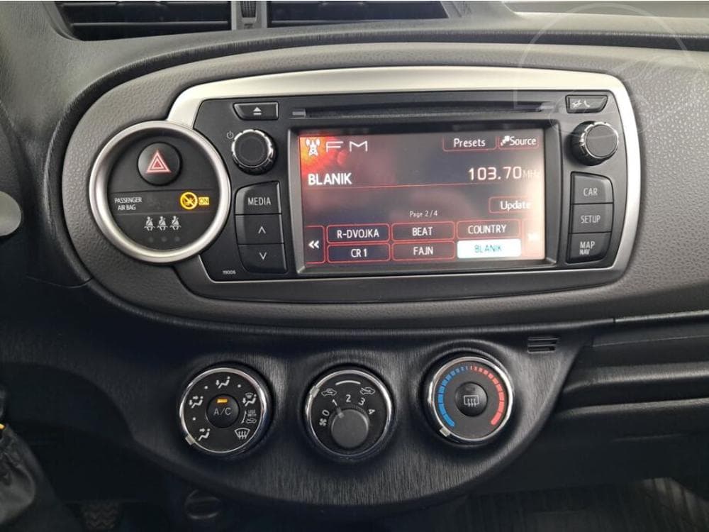 2011 Toyota YARIS - 12