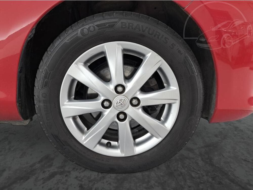 2011 Toyota YARIS - 14