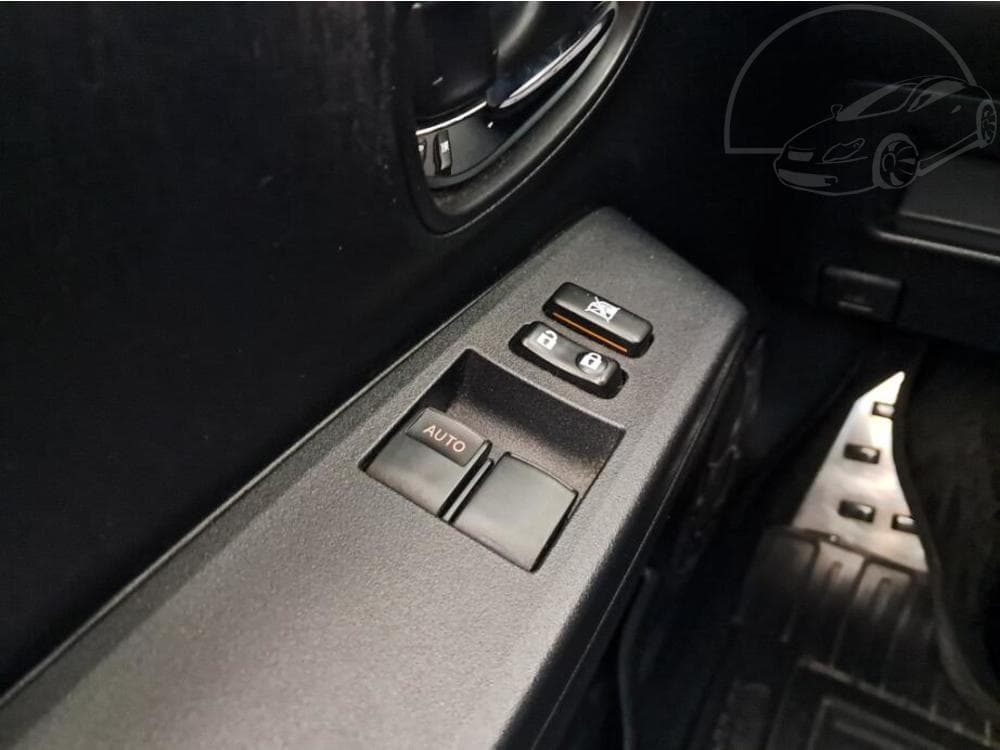 2011 Toyota YARIS - 15