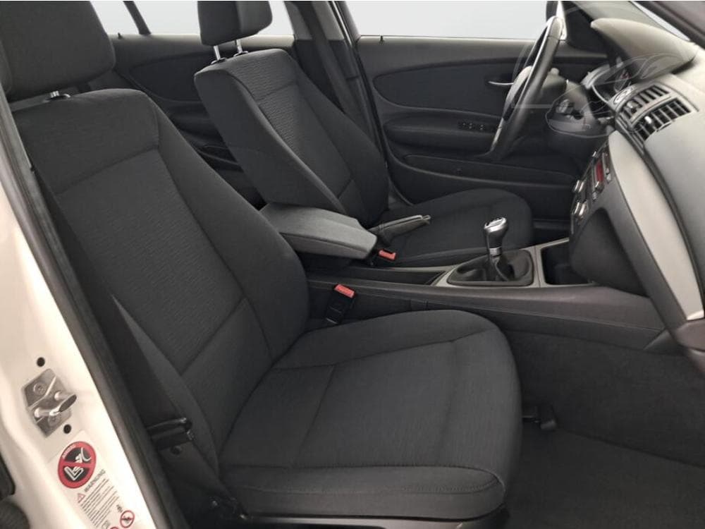 2011 BMW 1-SERIES - 9