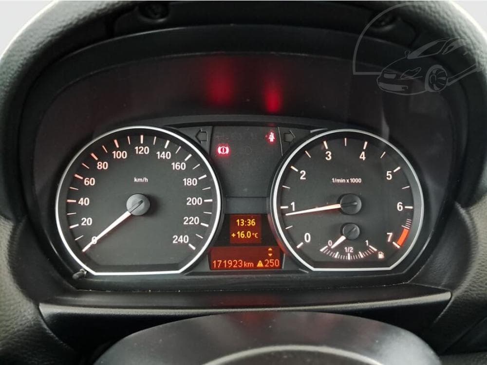 2011 BMW 1-SERIES - 11