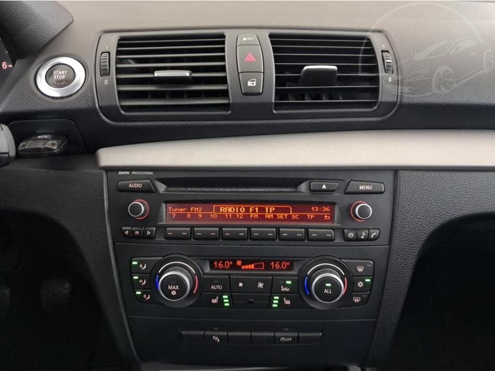 2011 BMW 1-SERIES - 12