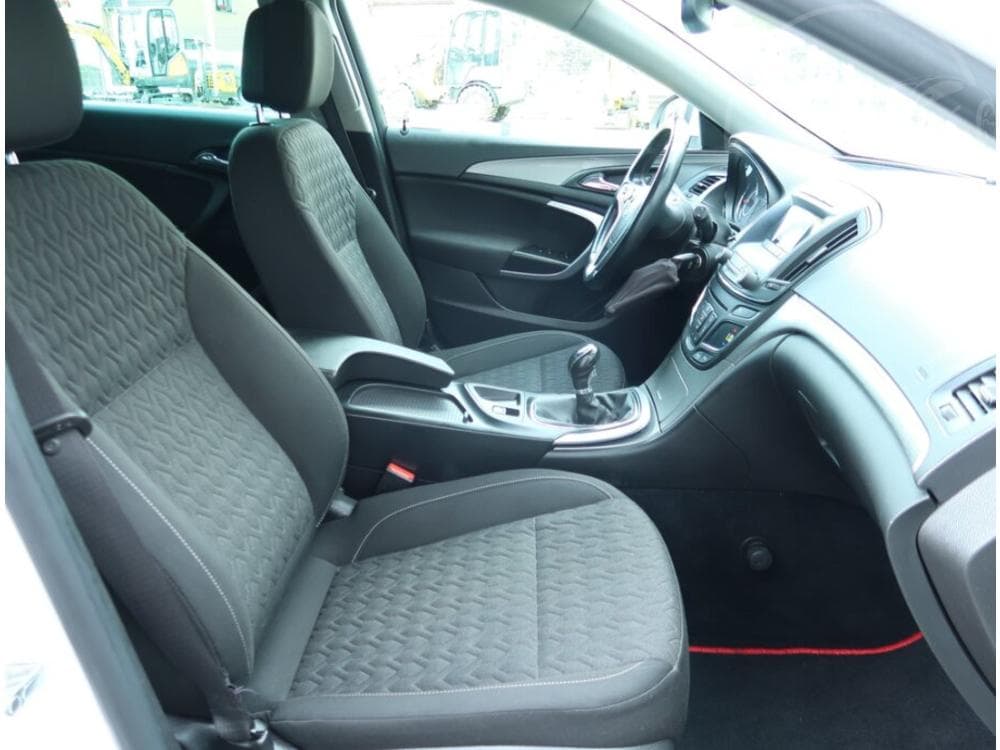 2015 Opel INSIGNIA - 9