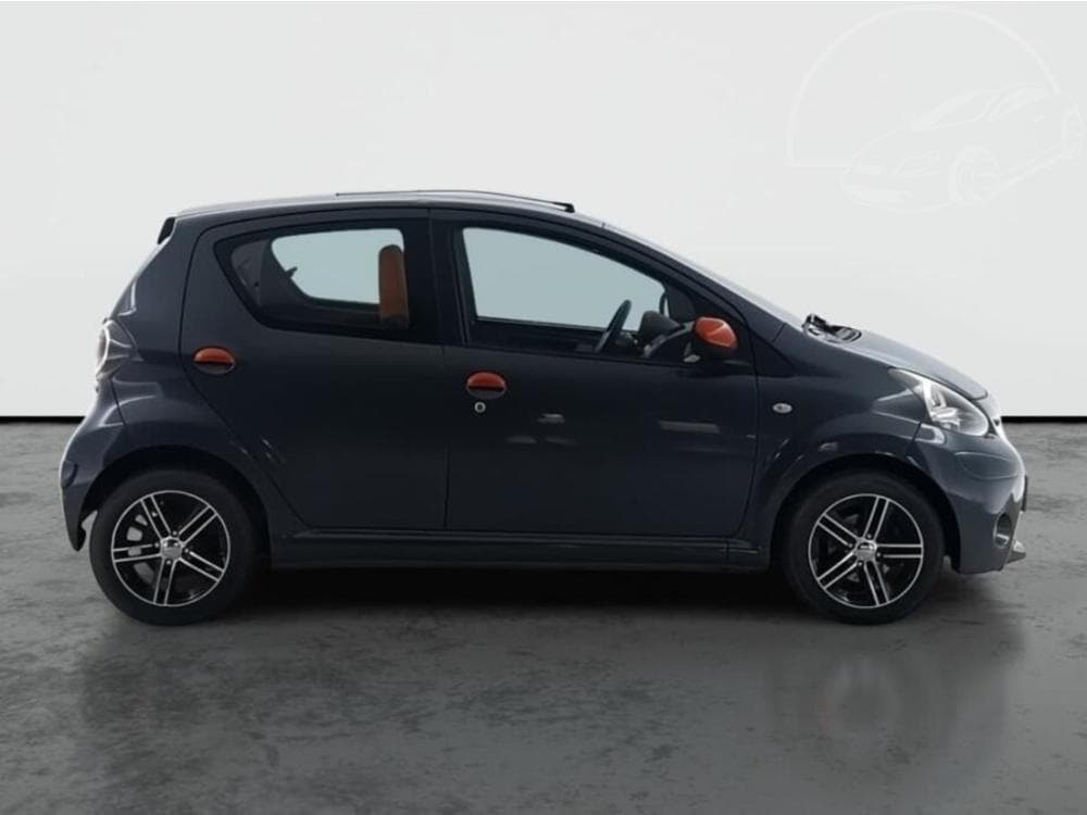 2012 Toyota AYGO - 6