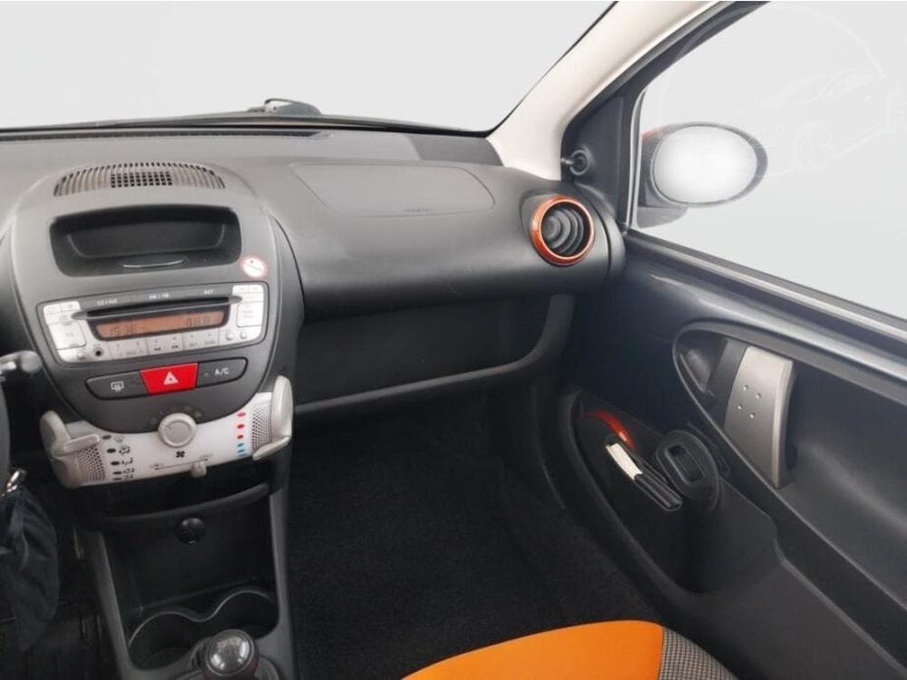 2012 Toyota AYGO - 8