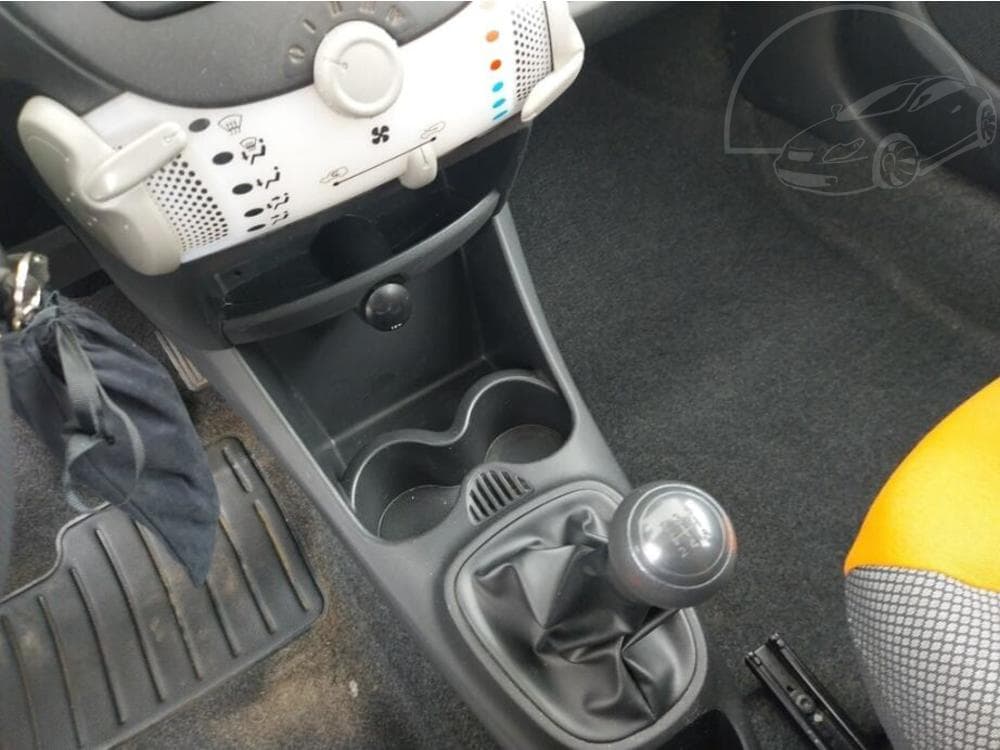 2012 Toyota AYGO - 13