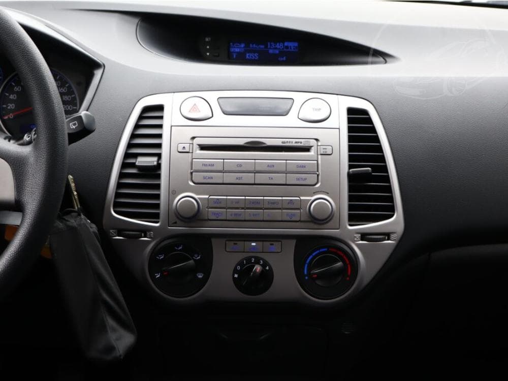 2012 Hyundai i20 - 10