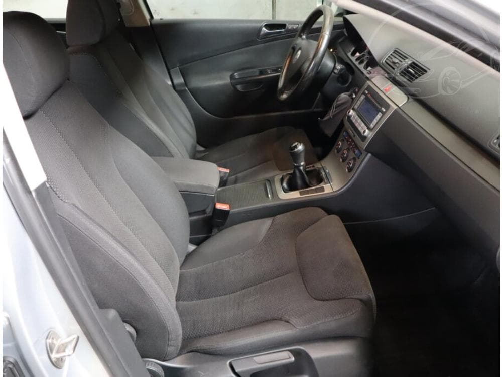 2007 Volkswagen PASSAT - 9