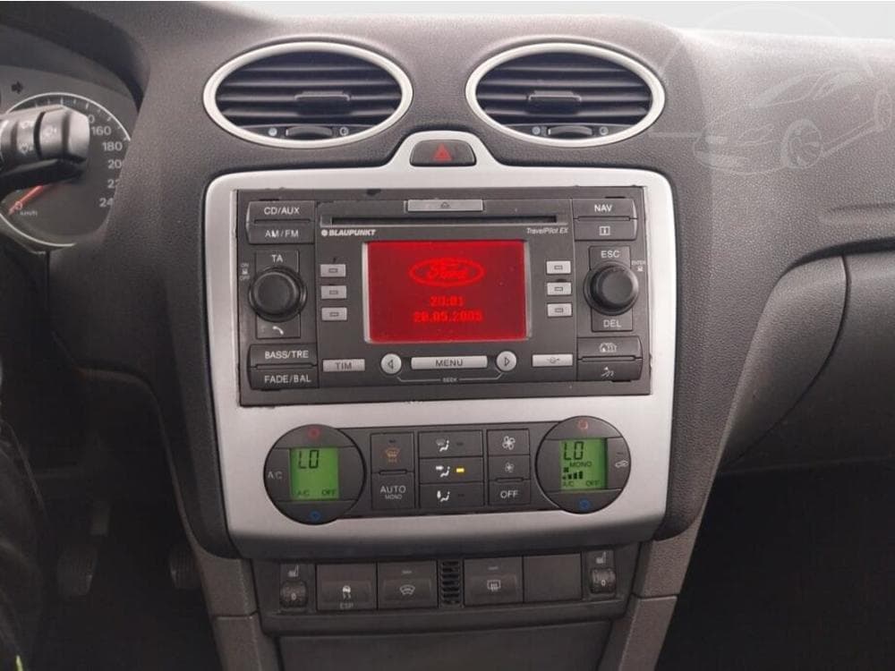 2005 Ford FOCUS - 12