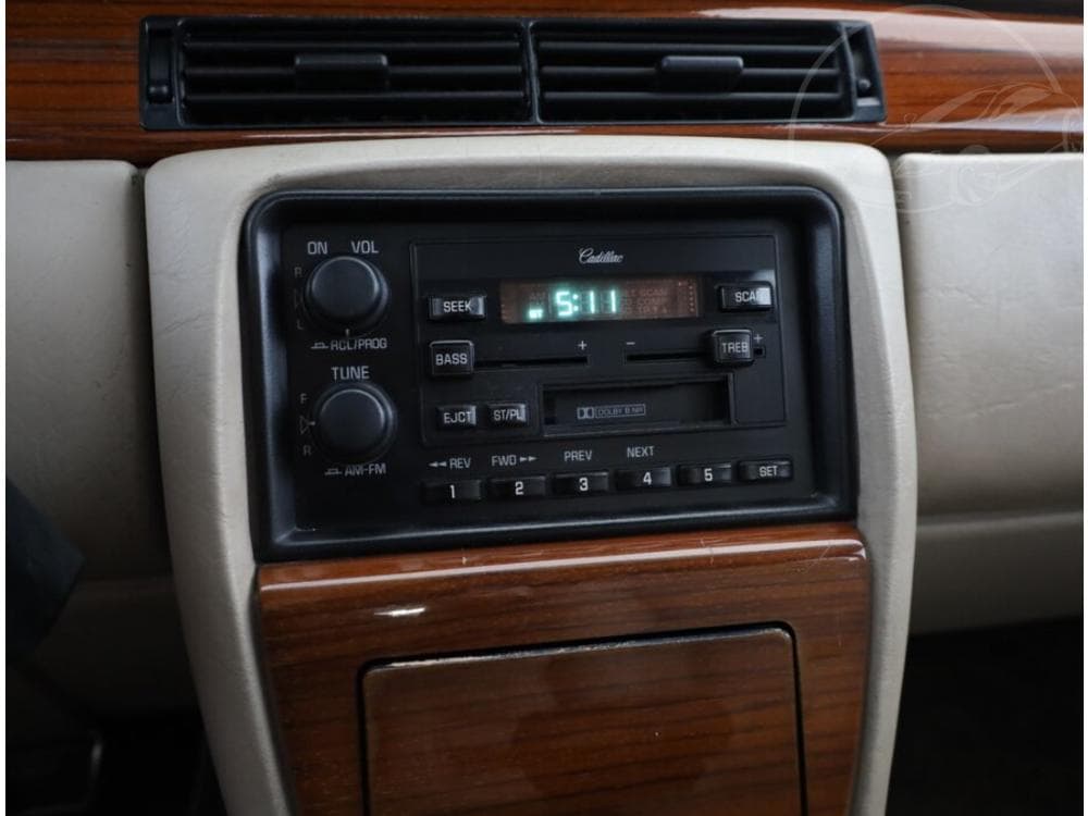 1993 Cadillac SEVILLE - 9