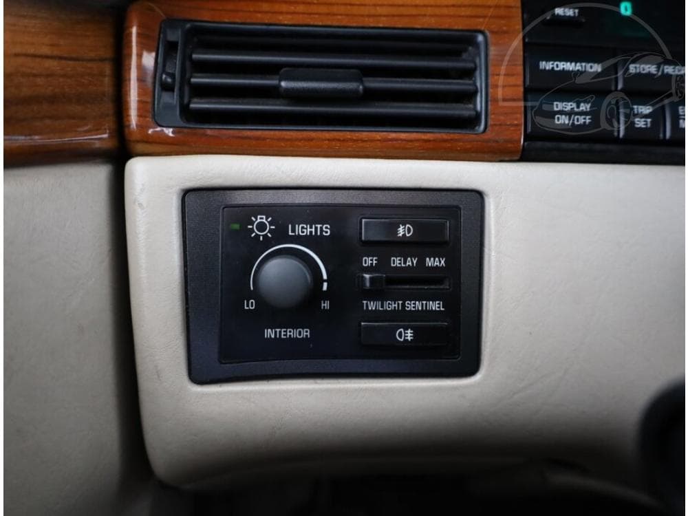 1993 Cadillac SEVILLE - 13