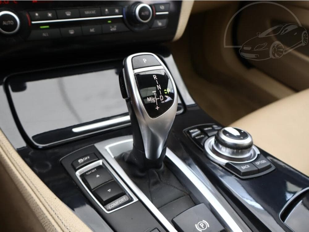 2012 BMW 5-SERIES - 11