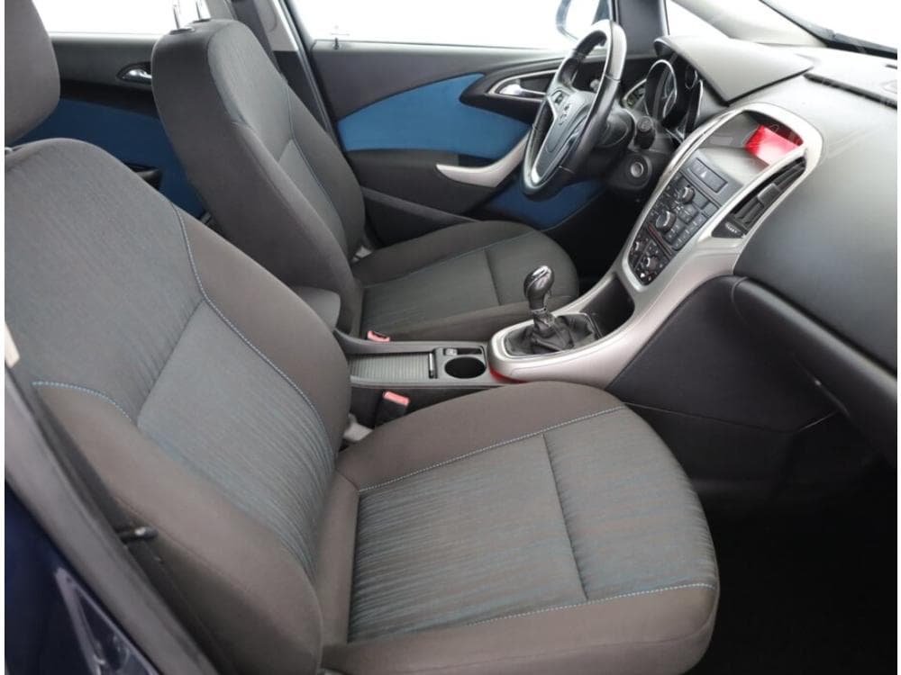 2011 Opel ASTRA - 7