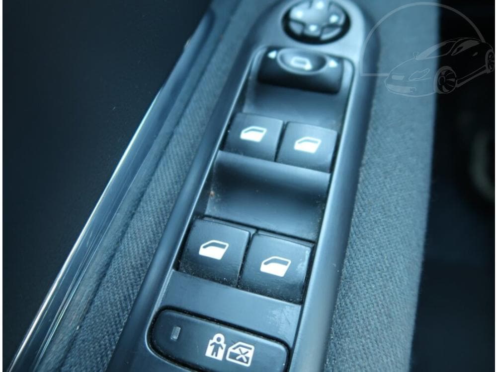 2012 Peugeot 3008 - 13