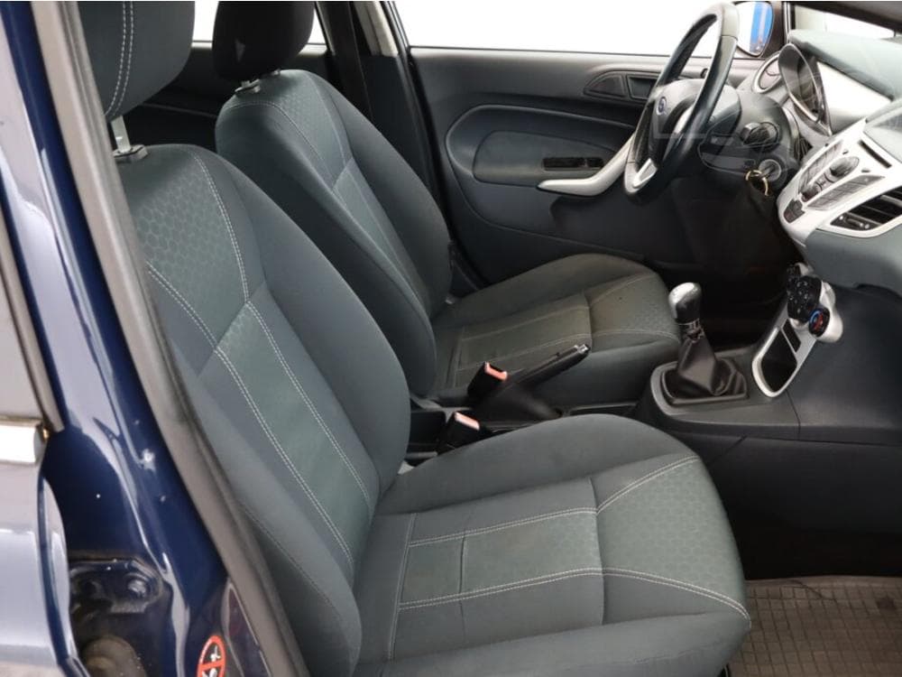 2009 Ford FIESTA - 7
