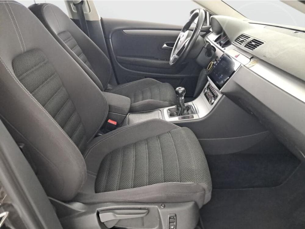 2008 Volkswagen PASSAT - 9