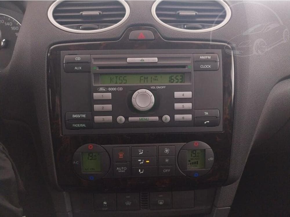 2006 Ford FOCUS - 12