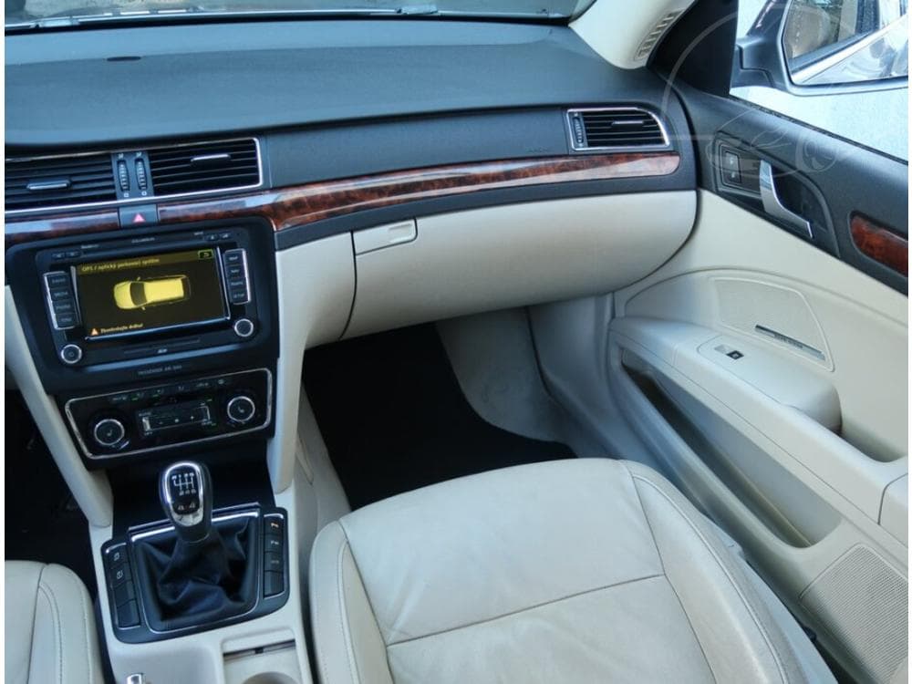 2009 Škoda SUPERB - 8