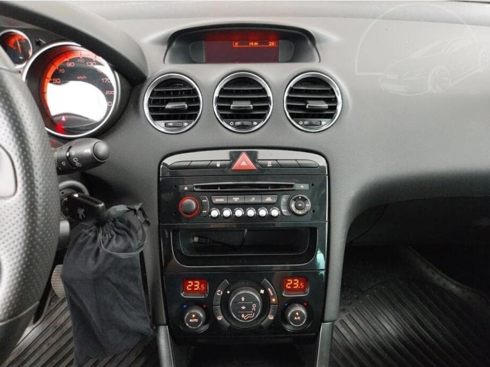 2013 Peugeot 308 - 12