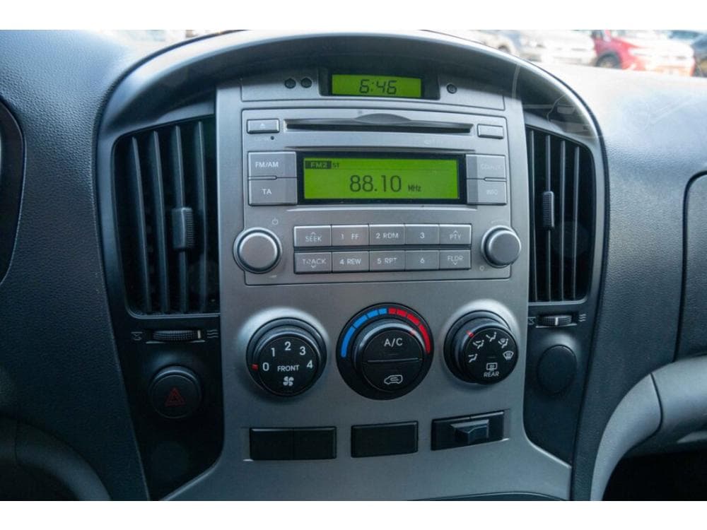 2015 Hyundai H-1 - 12
