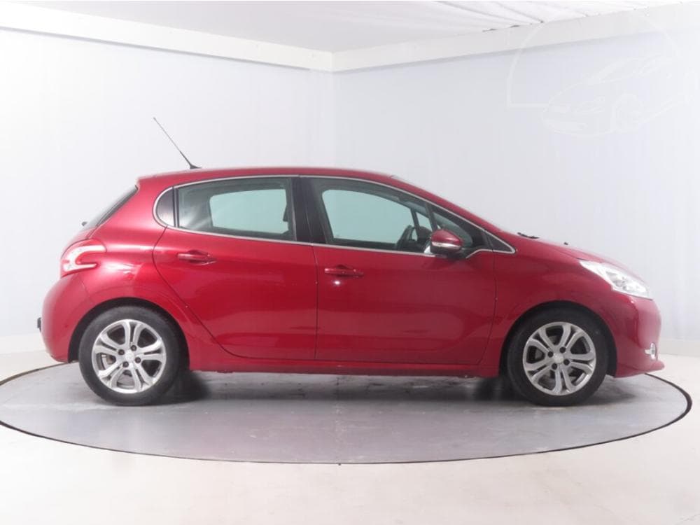 2012 Peugeot 208 - 6