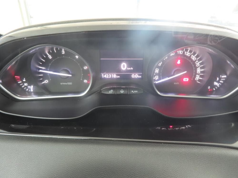 2012 Peugeot 208 - 11