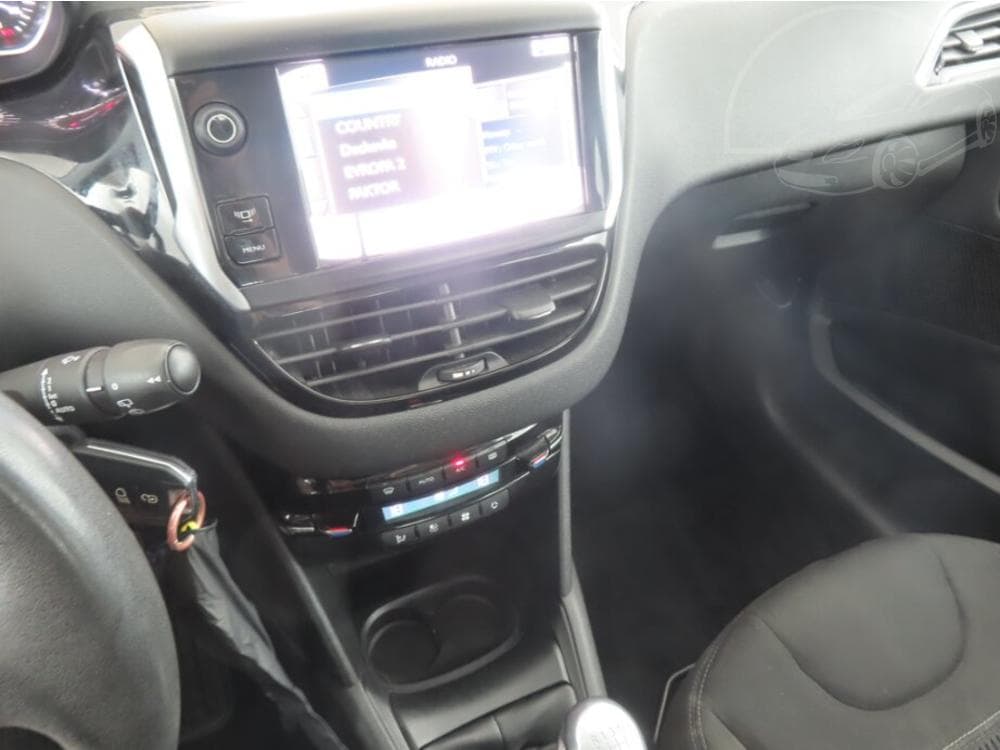 2012 Peugeot 208 - 12