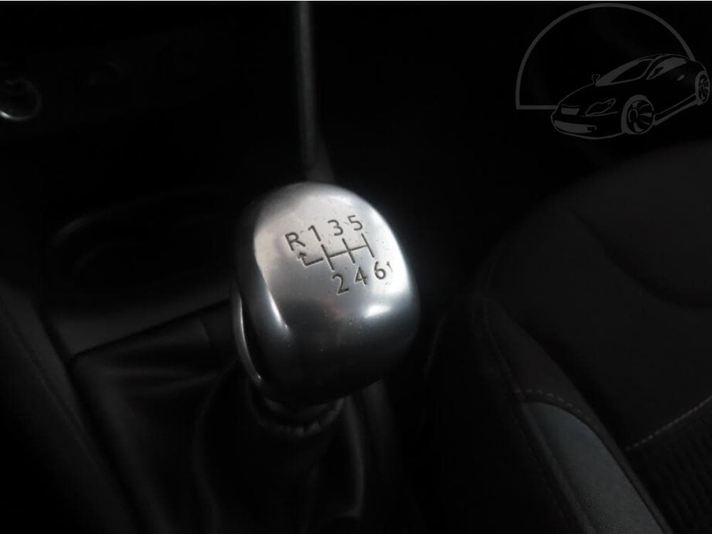 2012 Peugeot 208 - 13