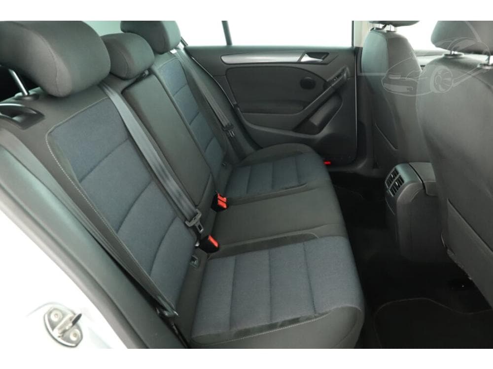 2011 Volkswagen GOLF - 9