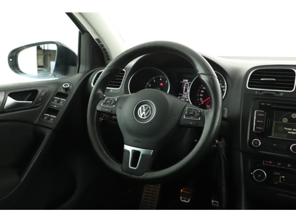 2011 Volkswagen GOLF - 11