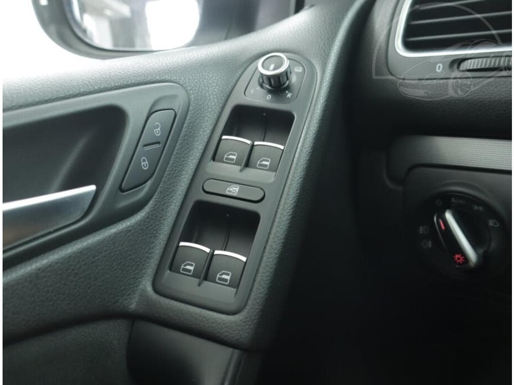 2011 Volkswagen GOLF - 15