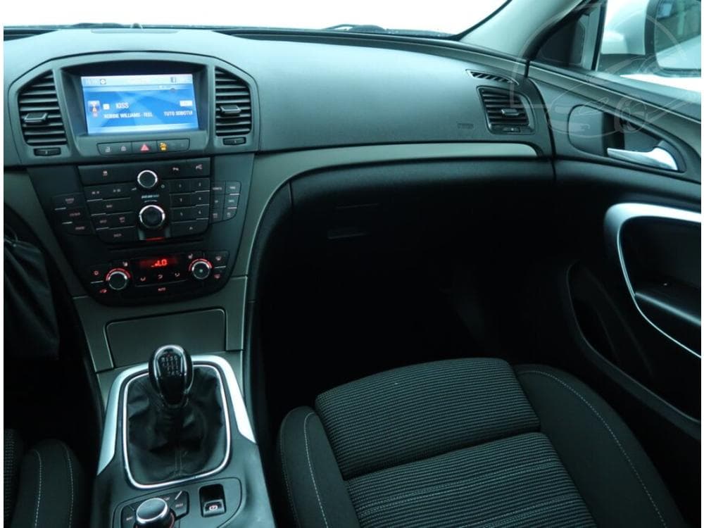 2010 Opel INSIGNIA - 8