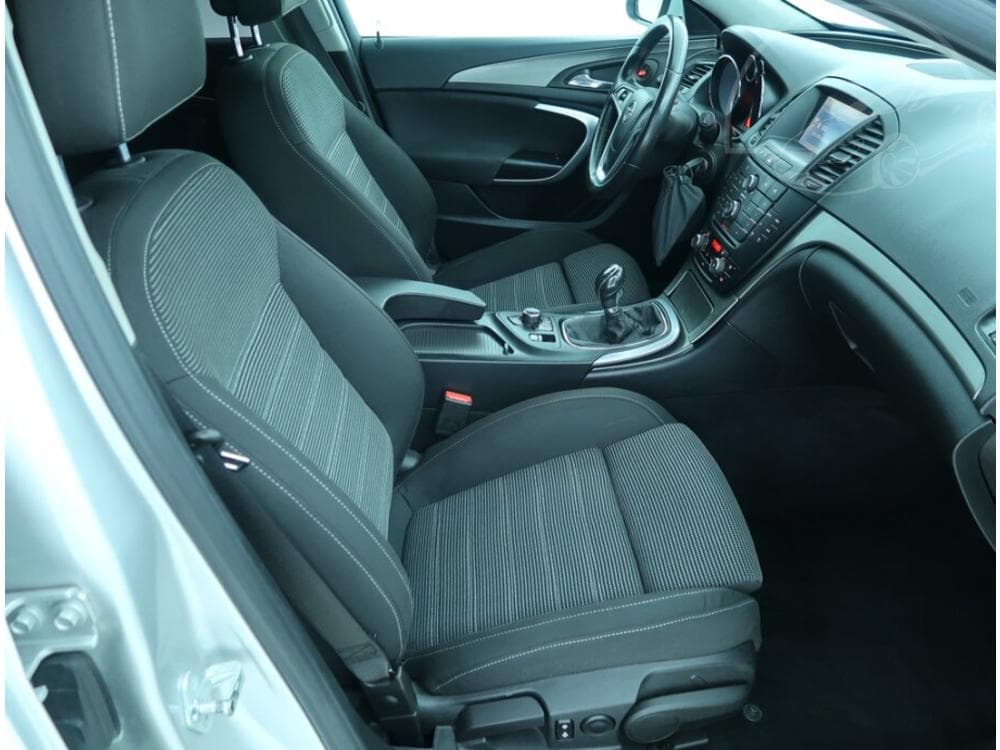 2010 Opel INSIGNIA - 9