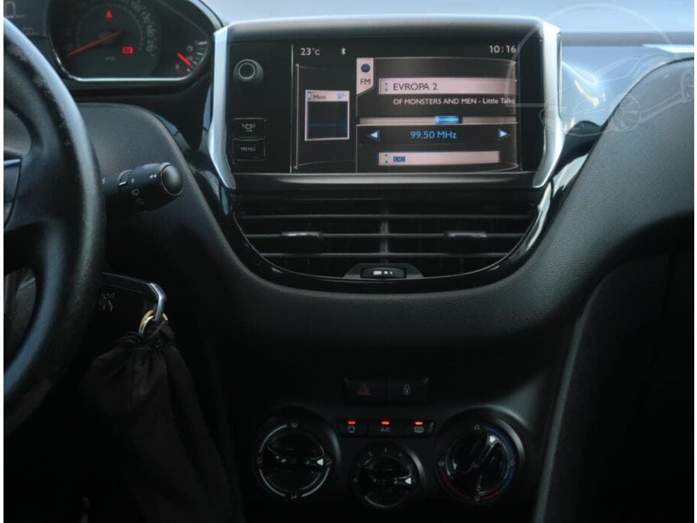 2012 Peugeot 208 - 12