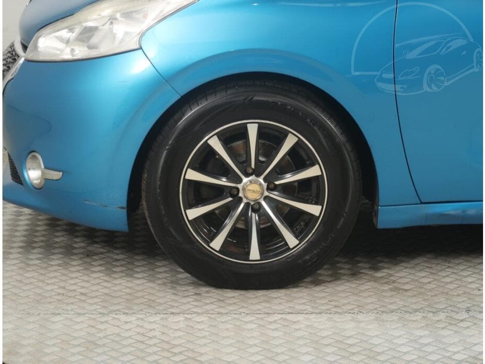 2012 Peugeot 208 - 14